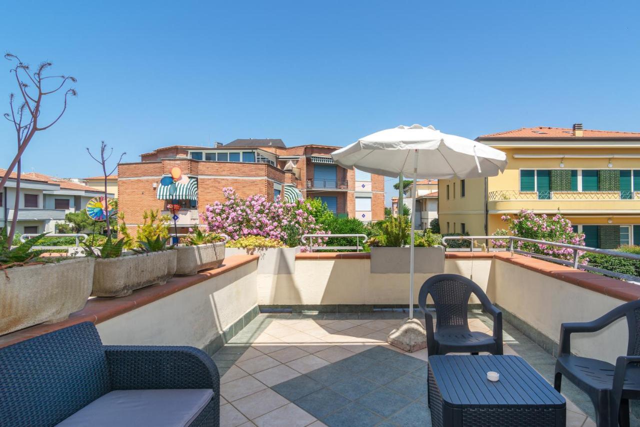Hotel Mariani Lido di Camaiore Exterior photo
