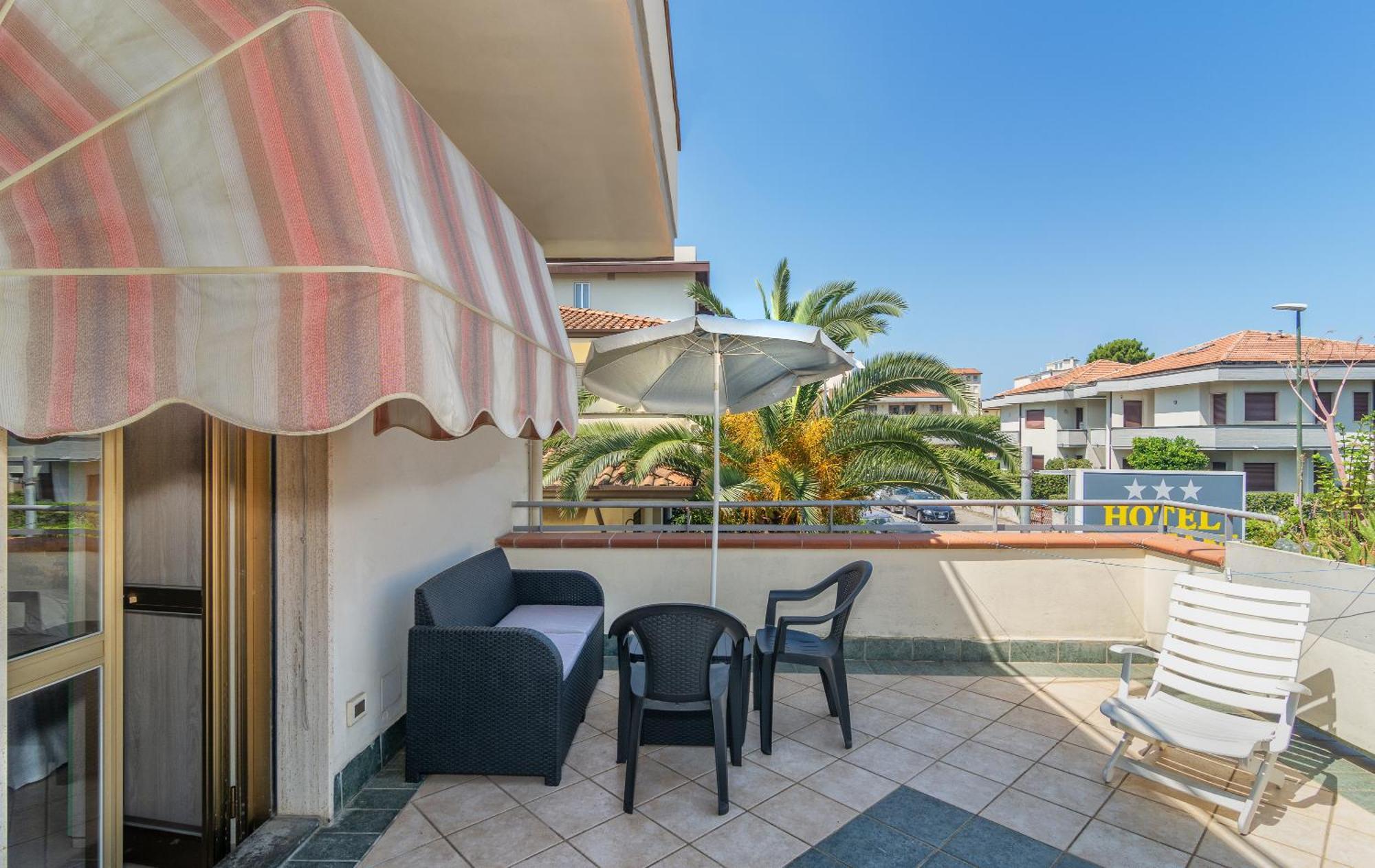 Hotel Mariani Lido di Camaiore Exterior photo