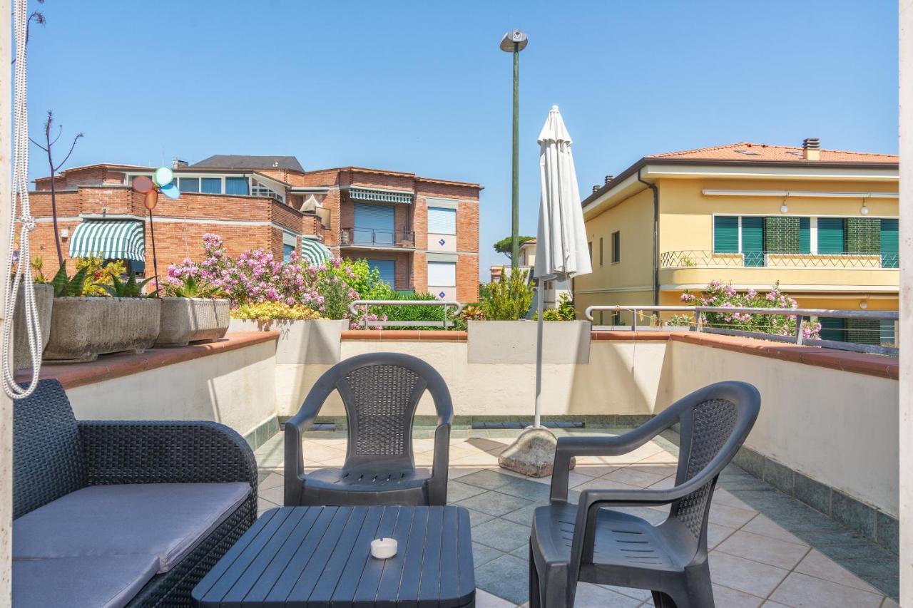Hotel Mariani Lido di Camaiore Exterior photo