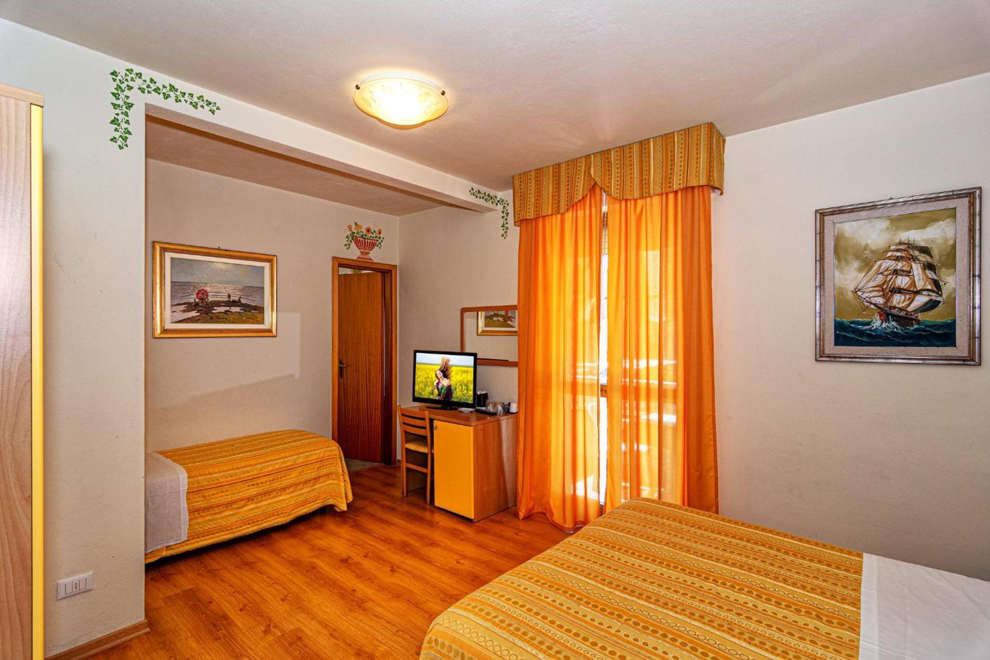 Hotel Mariani Lido di Camaiore Exterior photo
