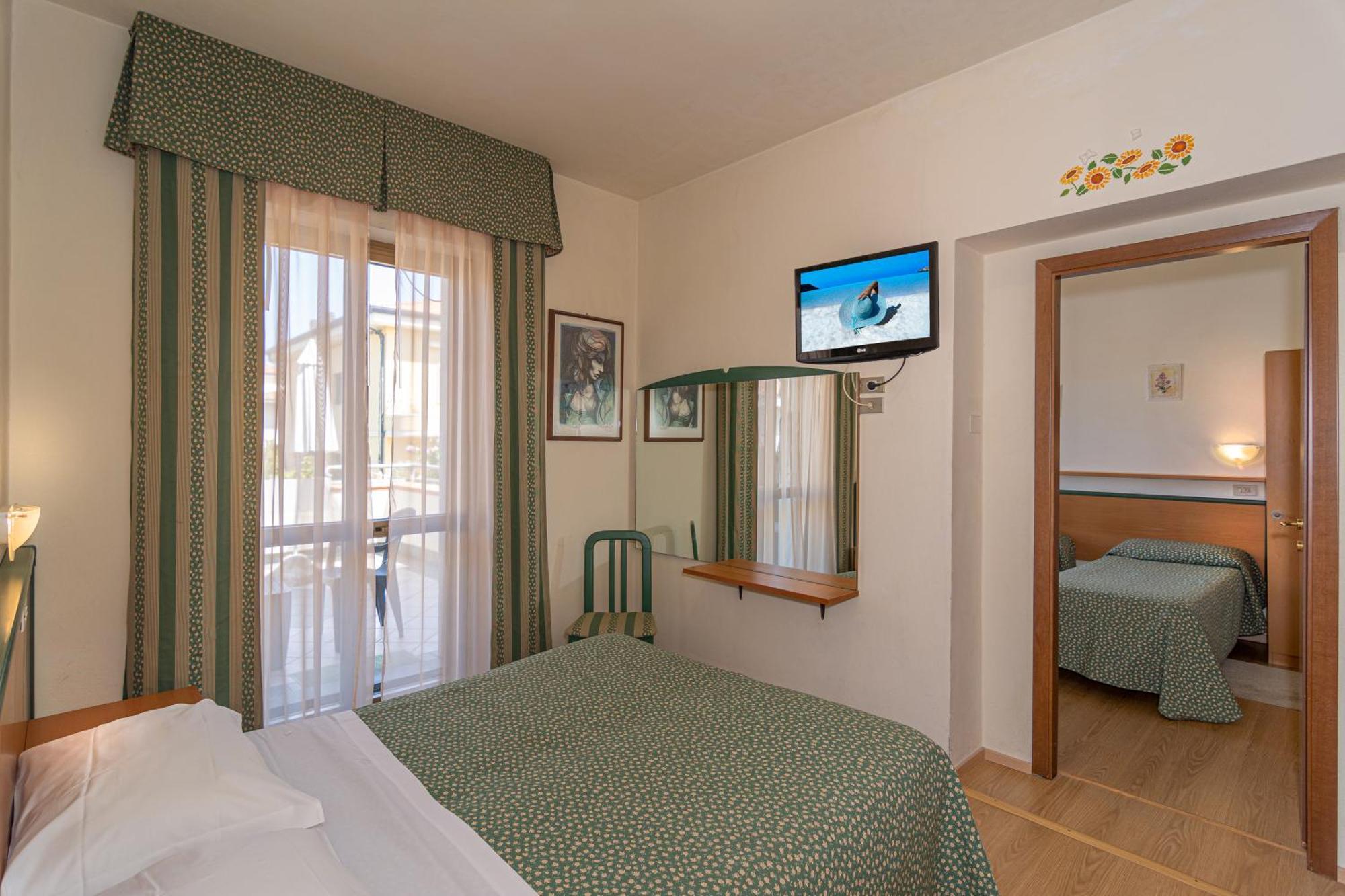 Hotel Mariani Lido di Camaiore Exterior photo