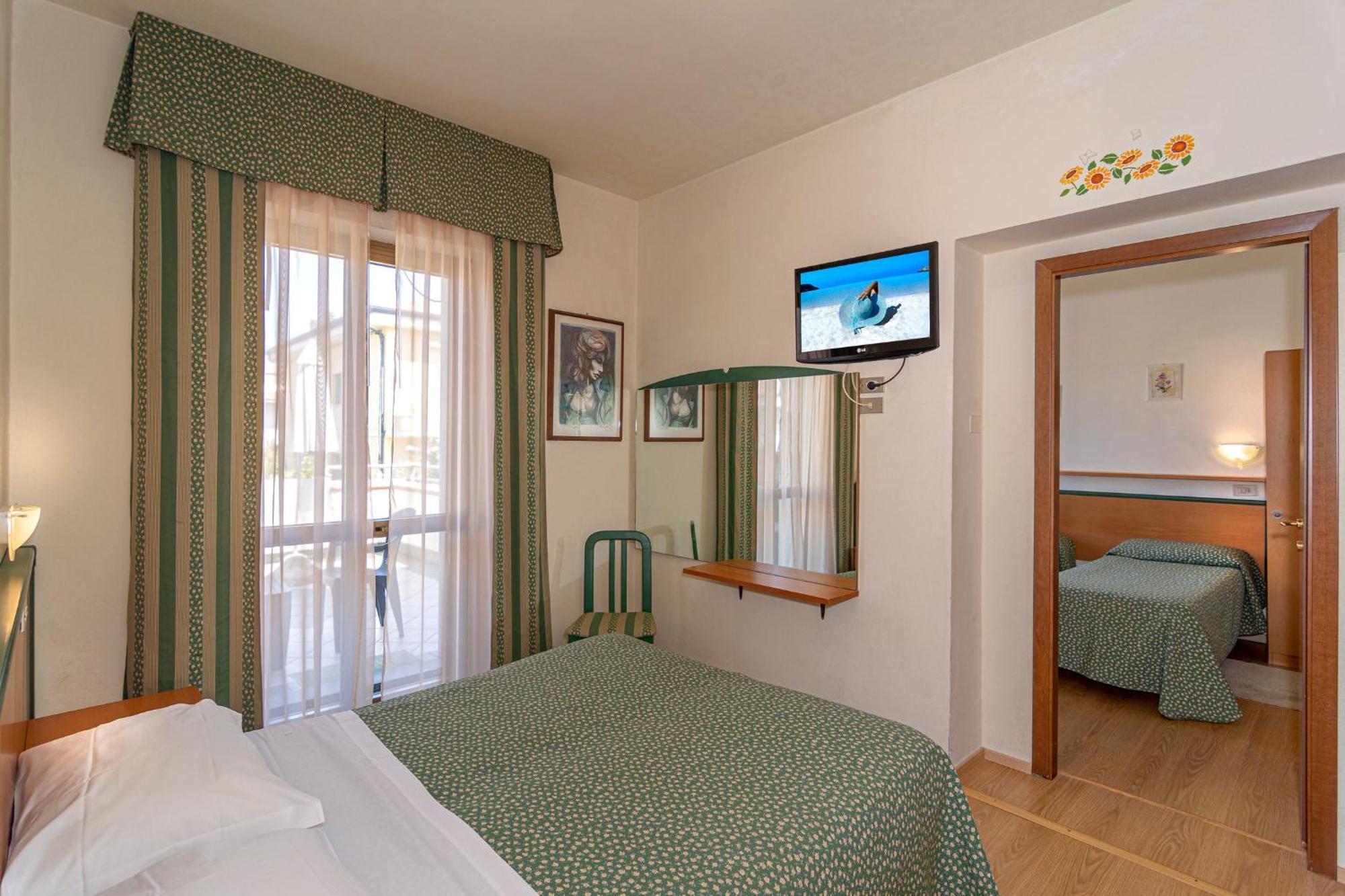 Hotel Mariani Lido di Camaiore Exterior photo