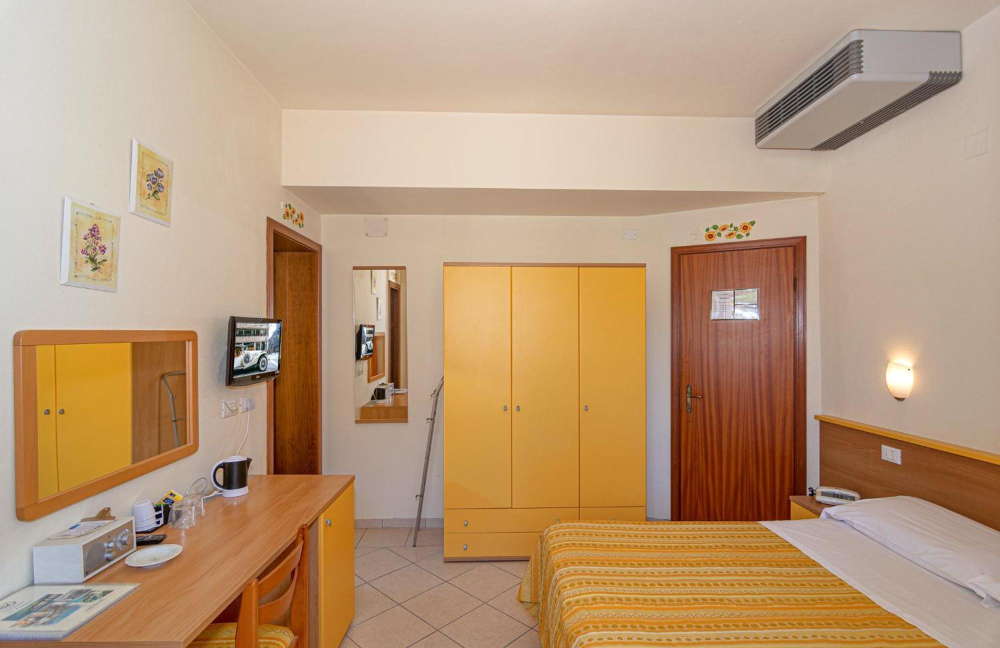 Hotel Mariani Lido di Camaiore Exterior photo