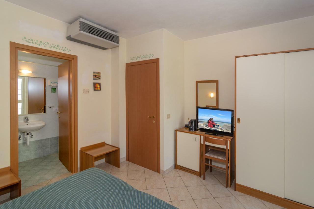 Hotel Mariani Lido di Camaiore Exterior photo