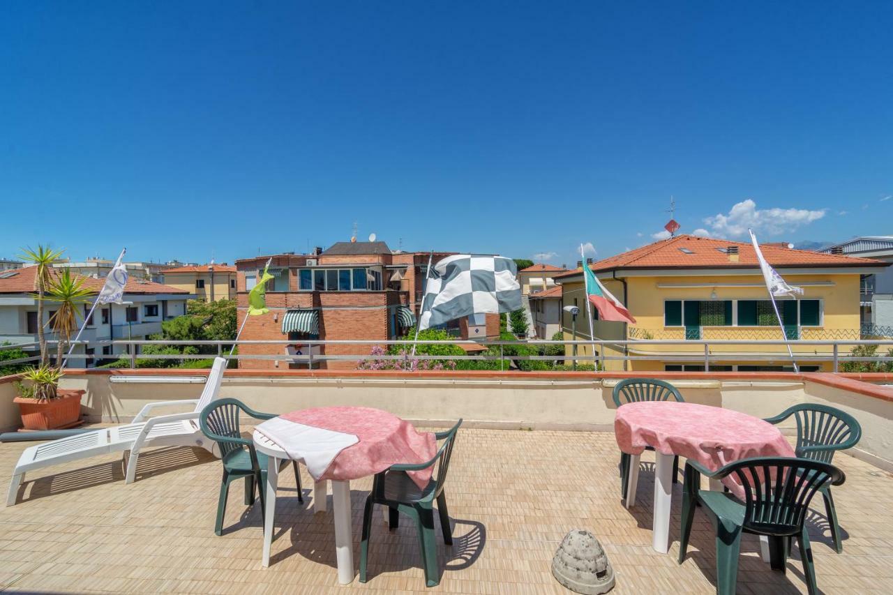 Hotel Mariani Lido di Camaiore Exterior photo